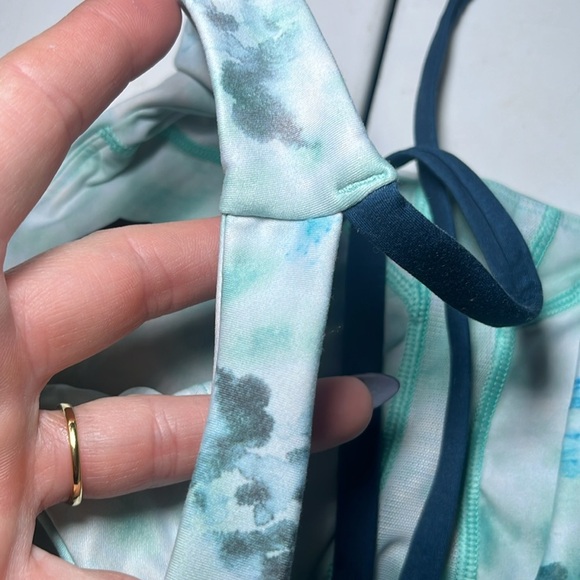 PELETON Blue Diamond Tie Dye V Back Sportsbra Small Gym Workout Active Comfy - Picture 8 of 9